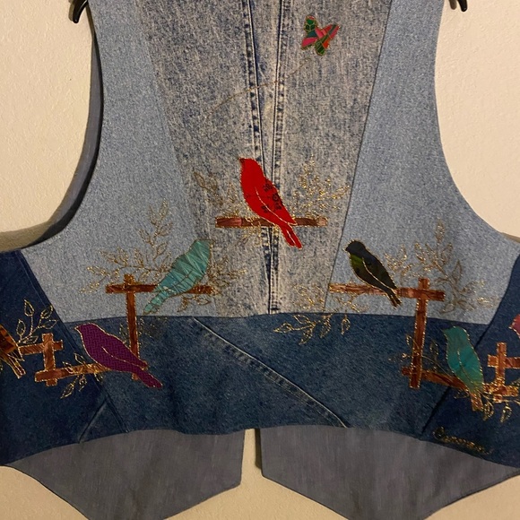 Vintage Signed Colorful Bird Embroidered Gold Trim Denim Grandmacore Vest XXL - Picture 10 of 15